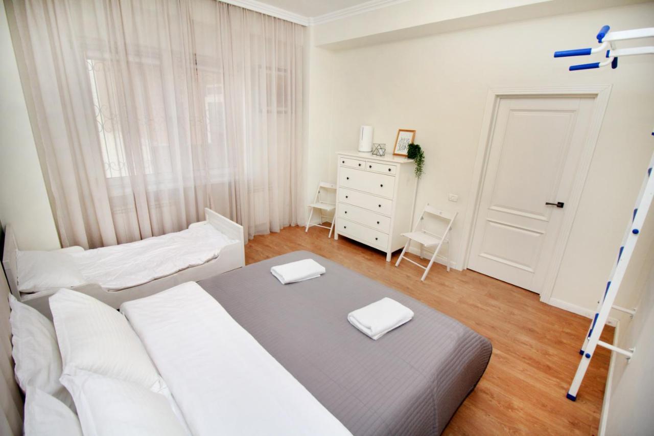 Perfect Spacious Apartment 356 Almaty Exterior foto
